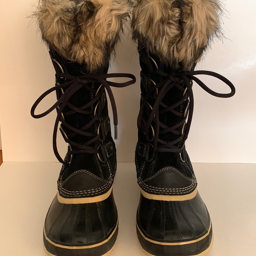 Sorel Joan of Arctic, black and cream, size 10